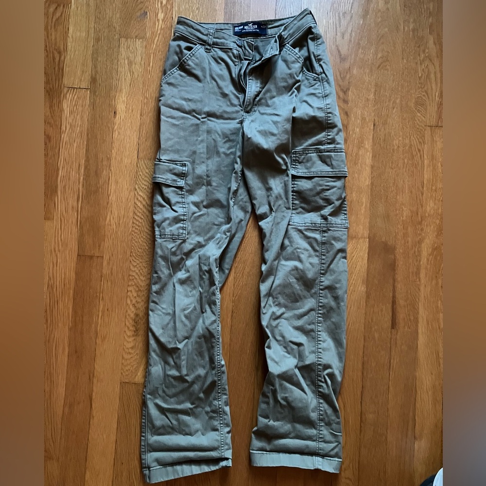 Hollister green cargo pants 🍁 ultra high-rise dad pant